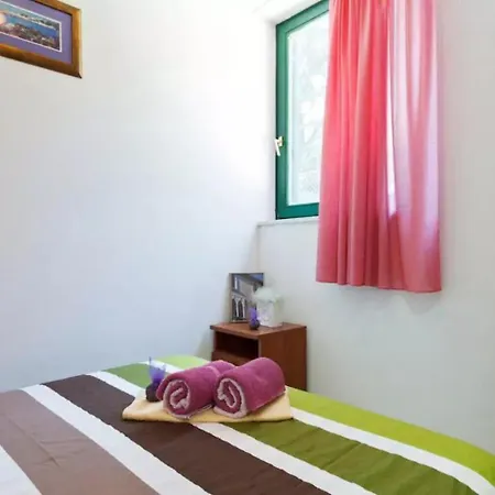 Ana - Central With Garden Apartment