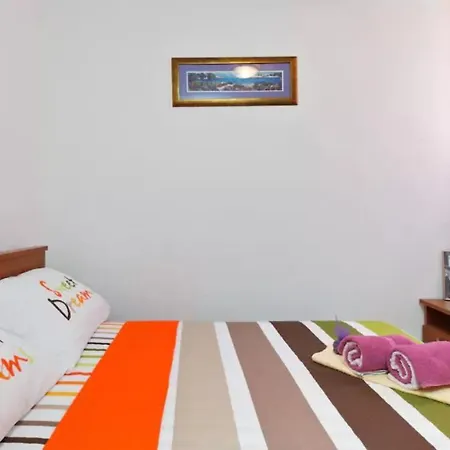Ana - Central With Garden Apartment