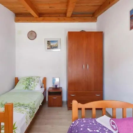 Ana - Central With Garden Apartment Split